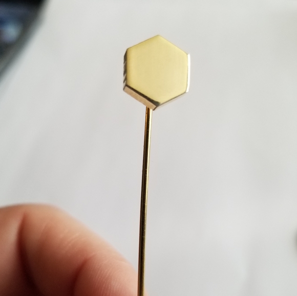 Vintage stickpin hexagon honeycomb shape hexagonal gold tone - Picture 6 of 8